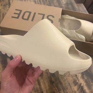 Adidas Yeezy slides(bone)